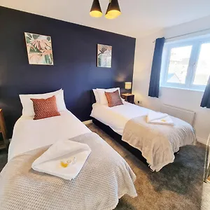Stylish 3 Bedrooms & 2 Bathrooms House, Free Parking On Premises! , Cambridge (Cambridgeshire) United Kingdom